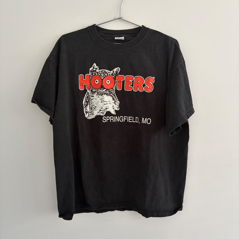 Vintage Hooters Springfield MO T Shirt Delta Magnum Weight Black XL